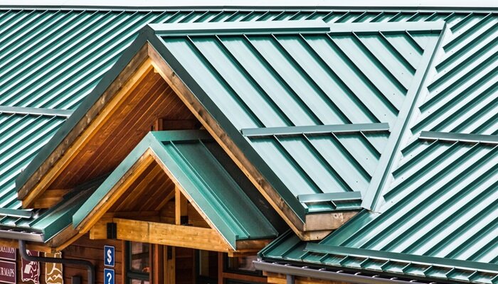 8 Metal Roofing Advantages for Homeowners